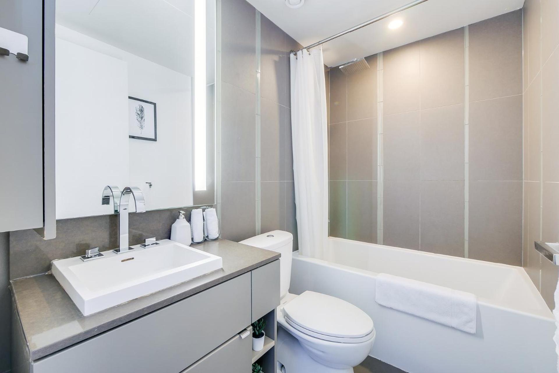 Apartment 1br - View, Near Cn Tower & Rogers Center