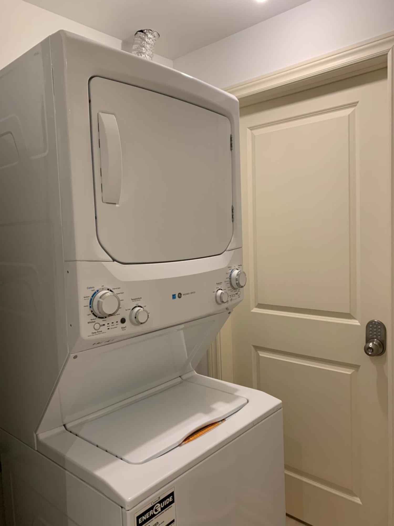 Guest house Spacious Bedroom With Living Area And Free Parking In Midtown *
