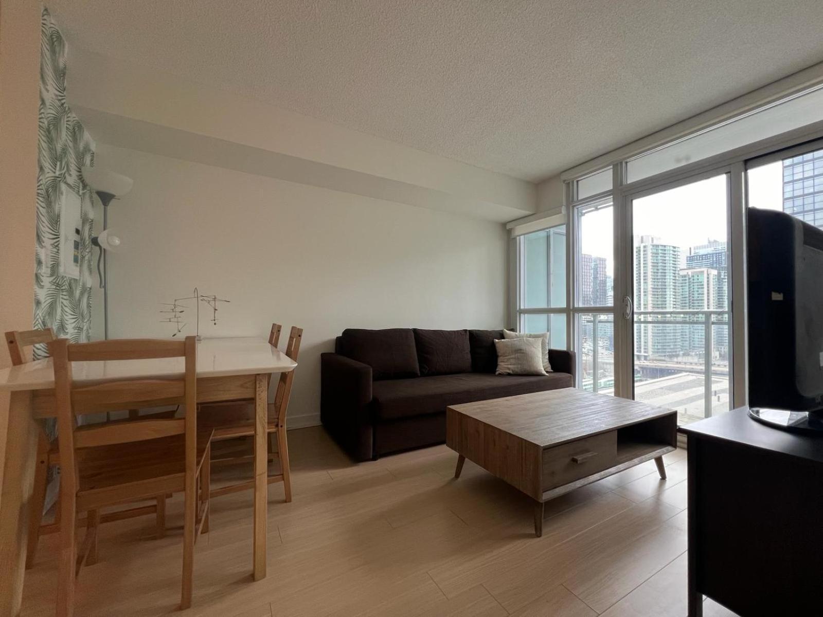 The Monarch Suites * Toronto