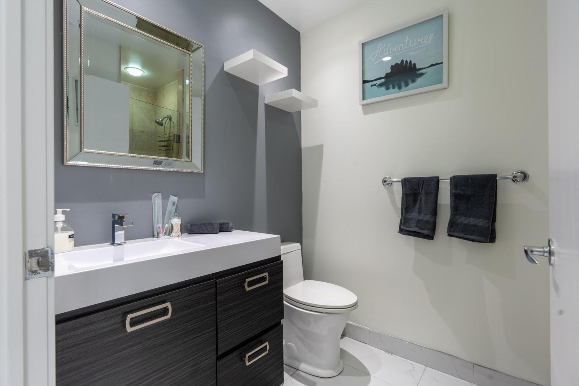 Harbour Front Luxury 2 Bed 2 Bath Apartment Toronto