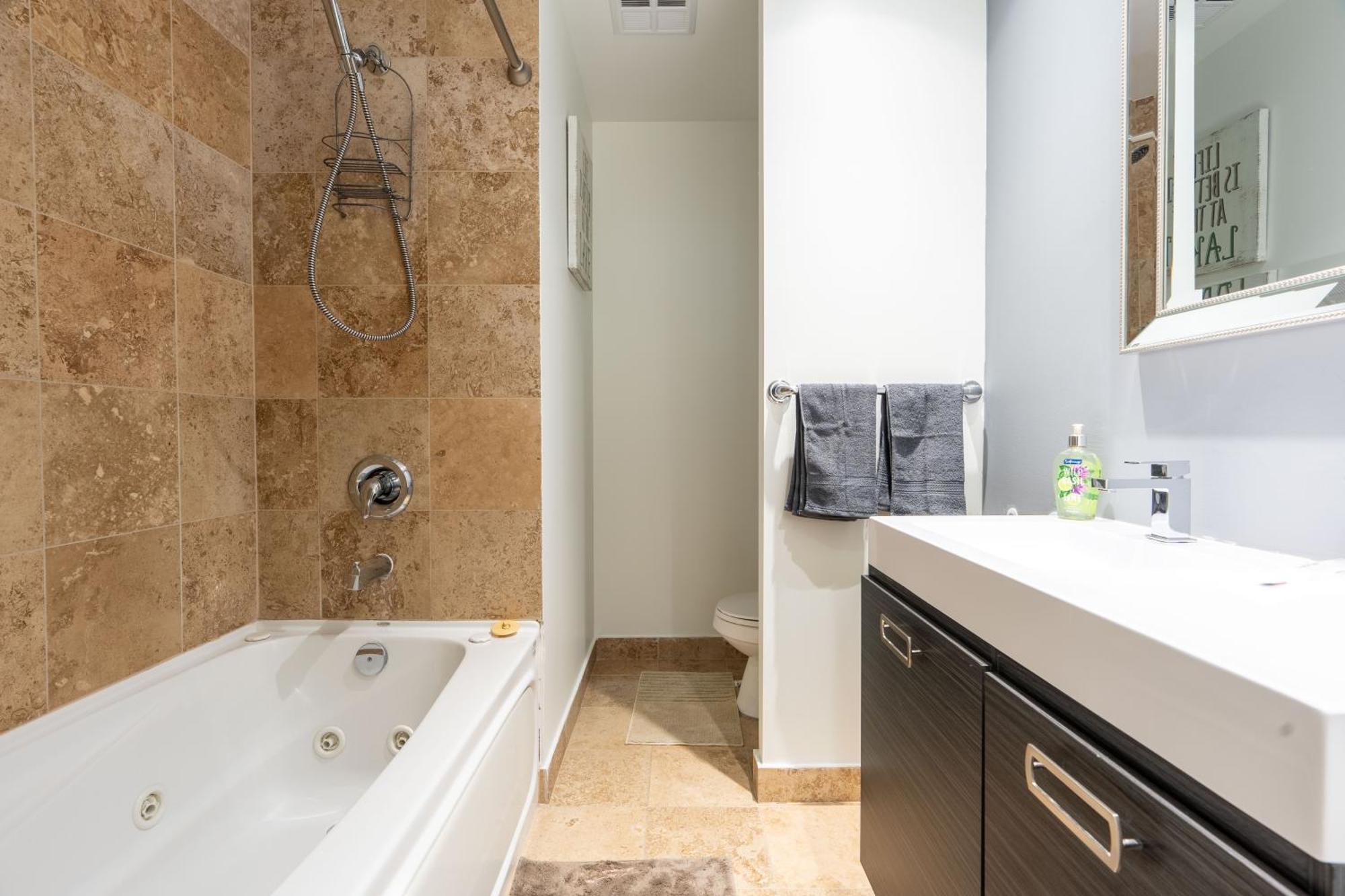 Harbour Front Luxury 2 Bed 2 Bath Toronto