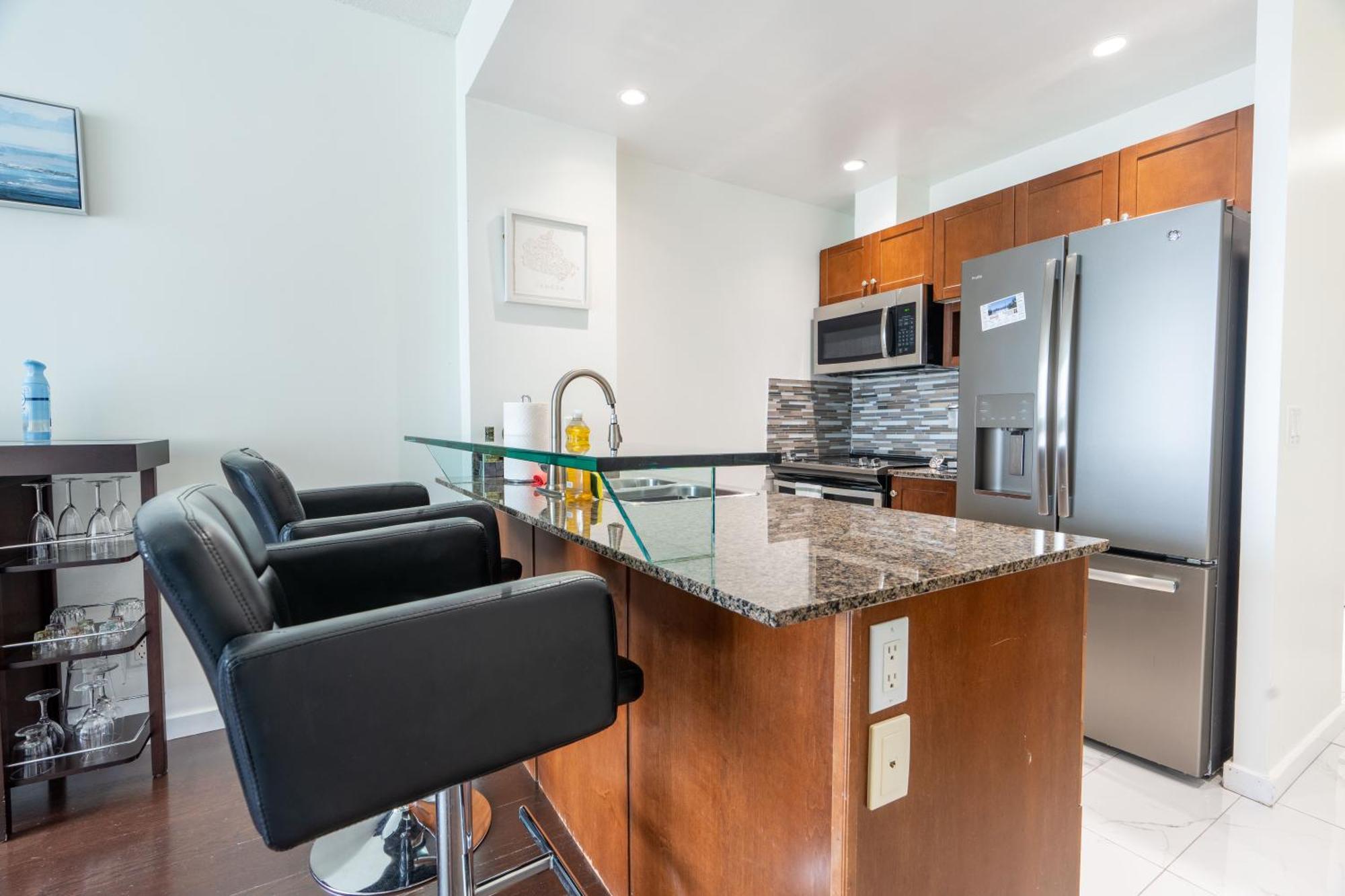 Harbour Front Luxury 2 Bed 2 Bath * Toronto