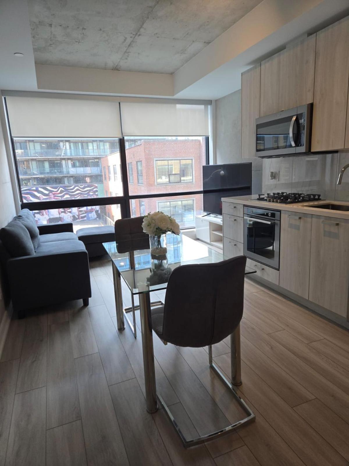 Apartment Stunning Open Layout Superb Location