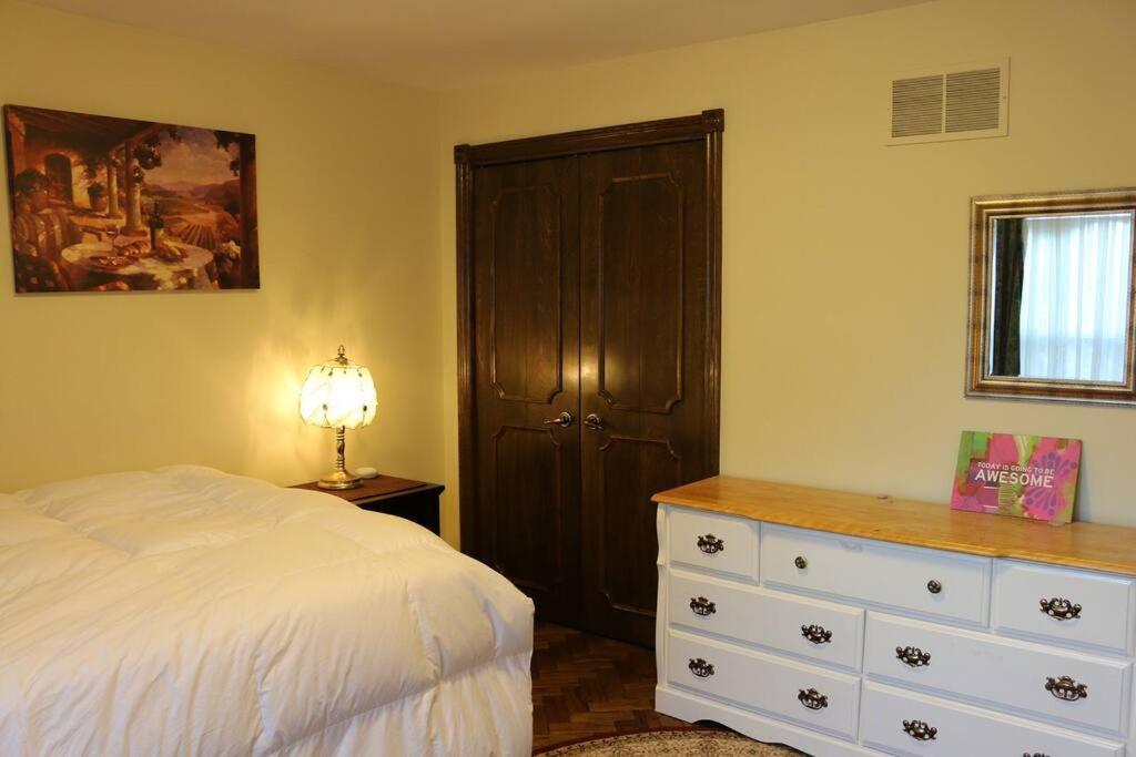 Homestay A Stunning Style Toronto