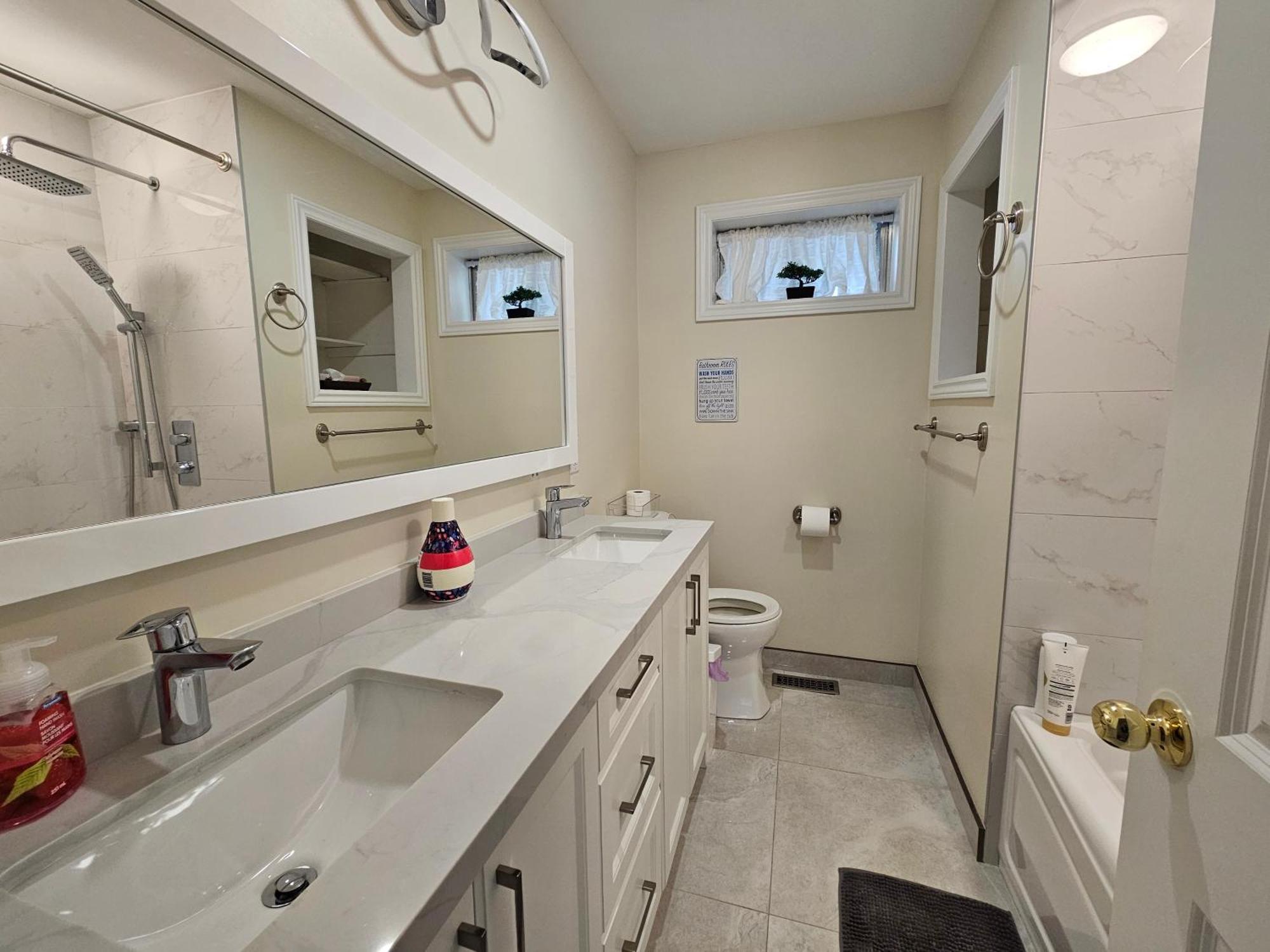 Newly-renovated 3br House, 12 Minutes To Airport Apartment