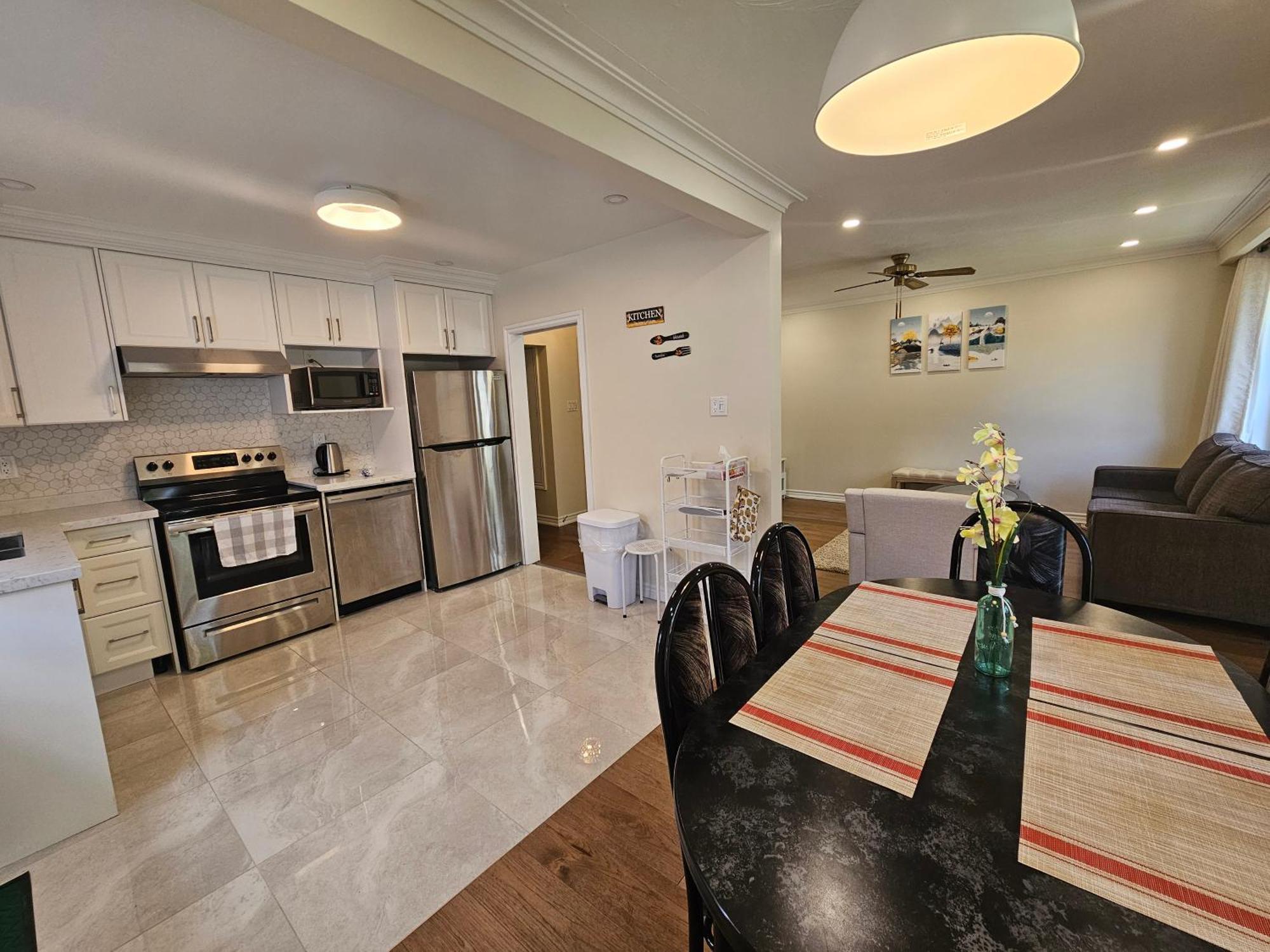 Apartment Newly-renovated 3br House, 12 Minutes To Airport