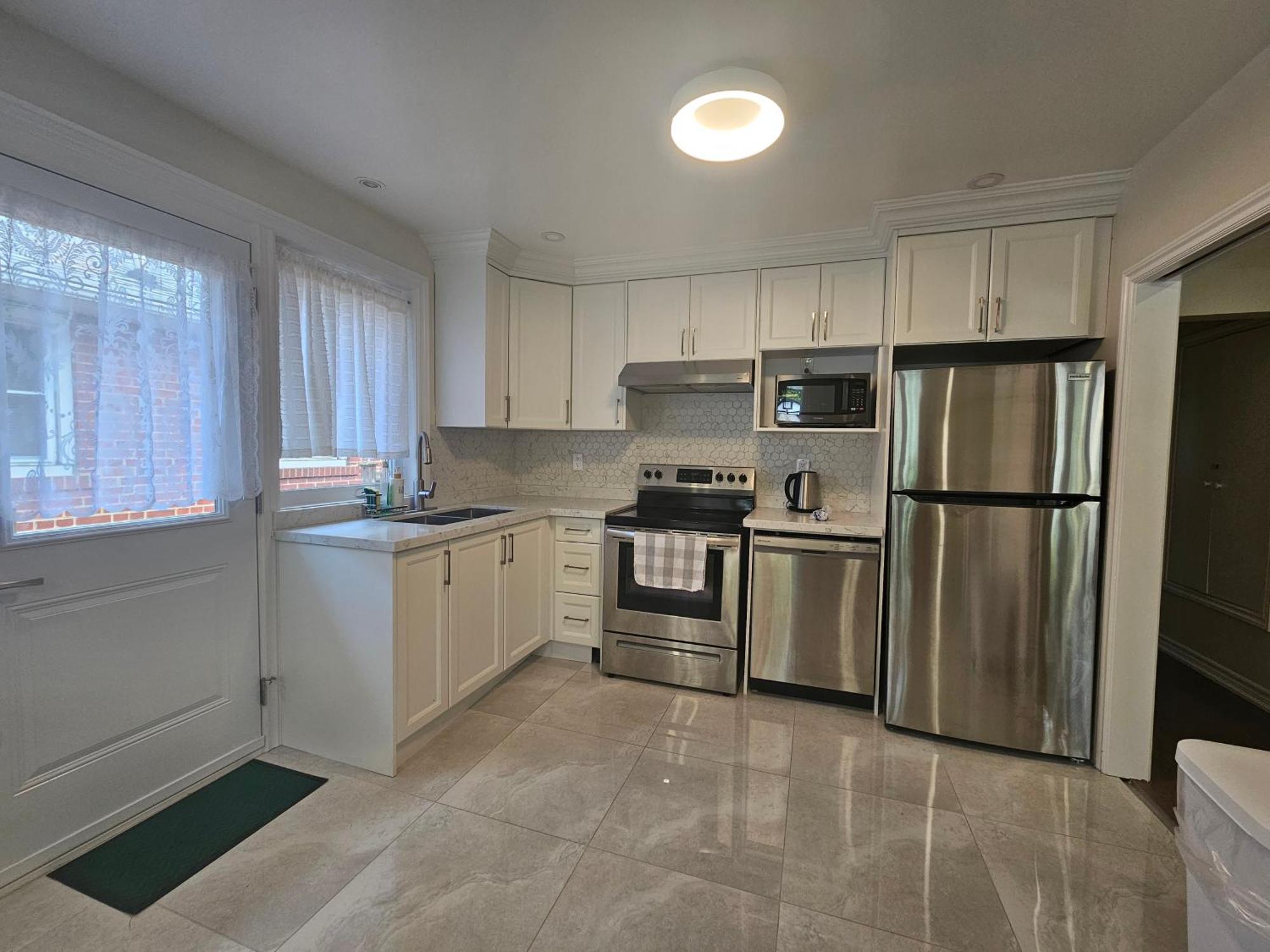 Apartment Newly-renovated 3br House, 12 Minutes To Airport *