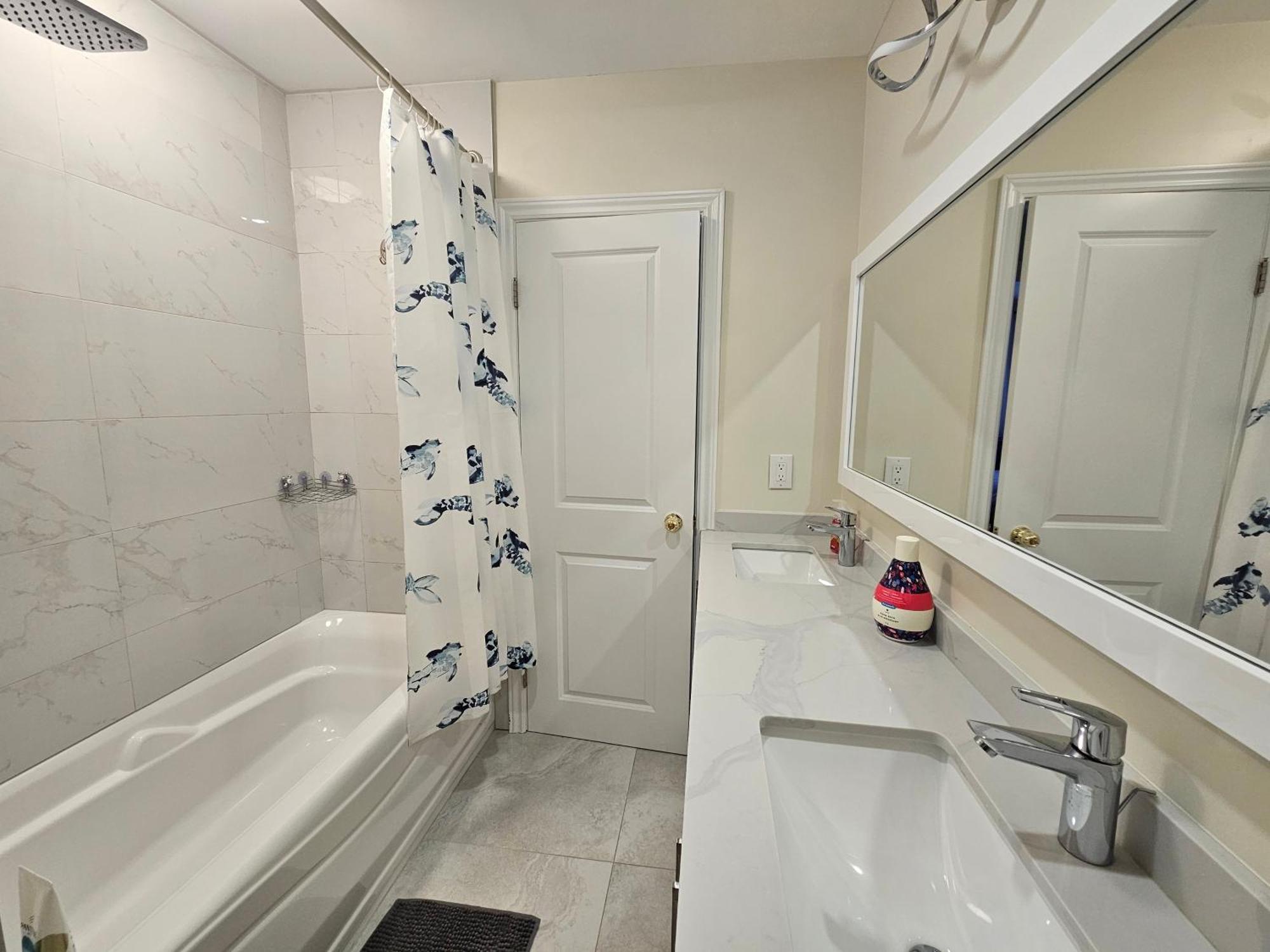 Newly-renovated 3br House, 12 Minutes To Airport *