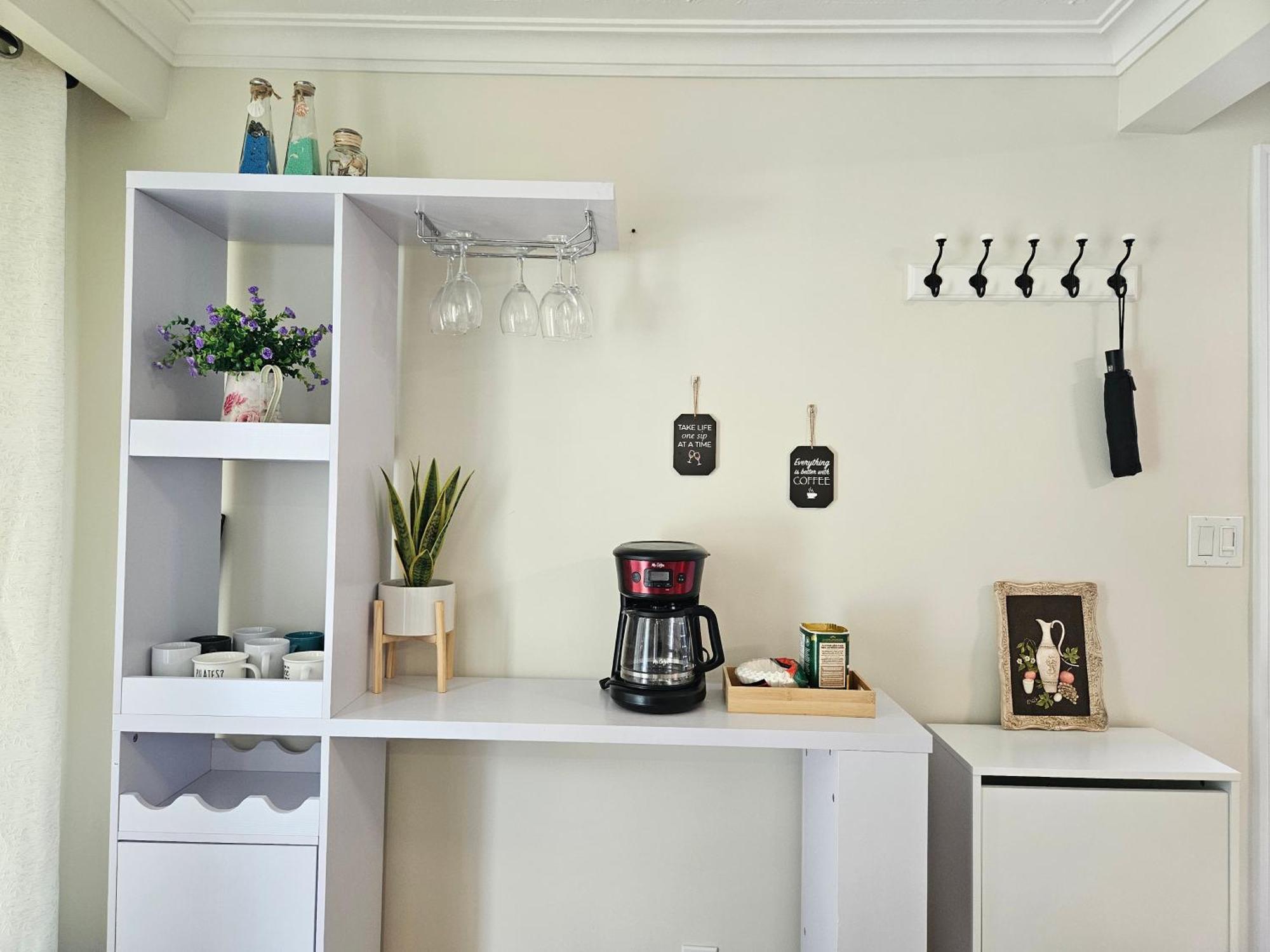 Newly-renovated 3br House, 12 Minutes To Airport Apartment