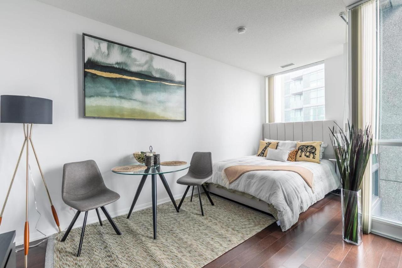 Apartment Stunning Top Floor Lake View Studio Near Cn Tower Toronto