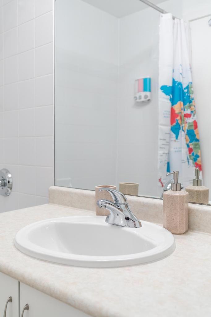 Apartment Stunning Top Floor Lake View Studio Near Cn Tower *