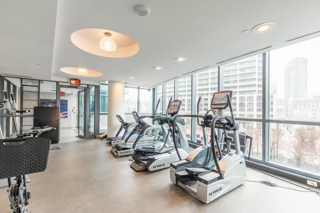Stunning Top Floor Lake View Studio Near Cn Tower * Toronto