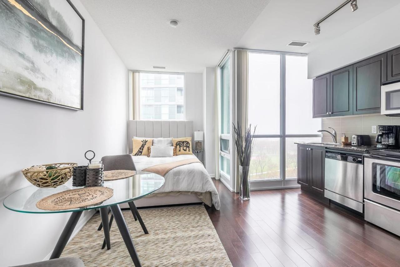 Apartment Stunning Top Floor Lake View Studio Near Cn Tower Toronto
