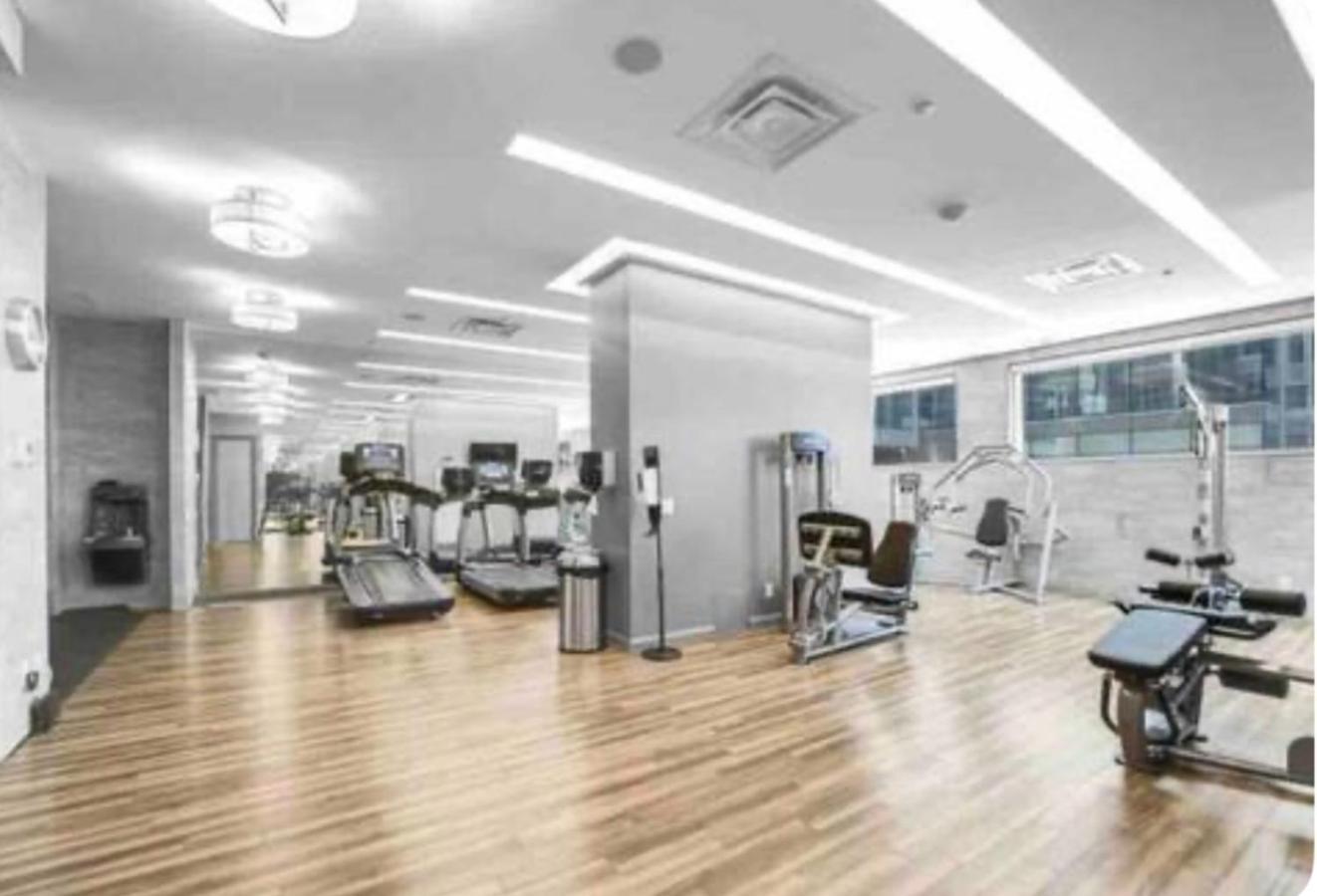 Downtown With Gym & Subway Access Apartment