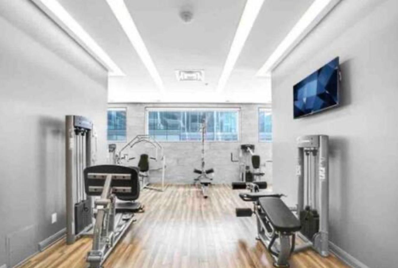 Downtown With Gym & Subway Access Apartment