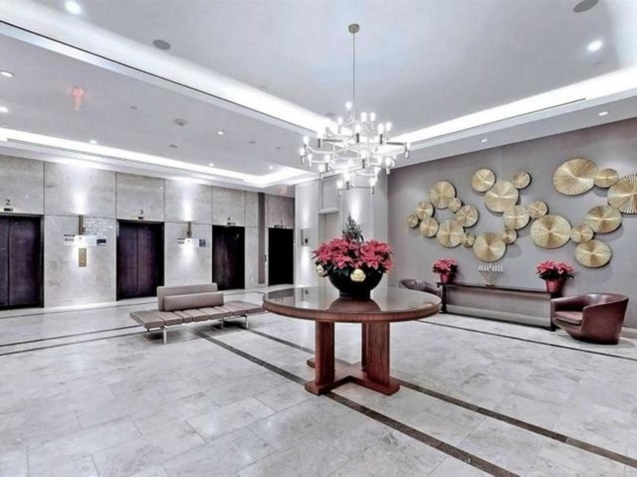 Apartment Downtown With Gym & Subway Access