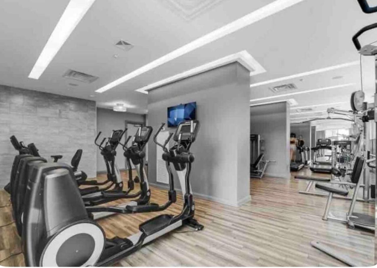 Downtown With Gym & Subway Access Apartment *