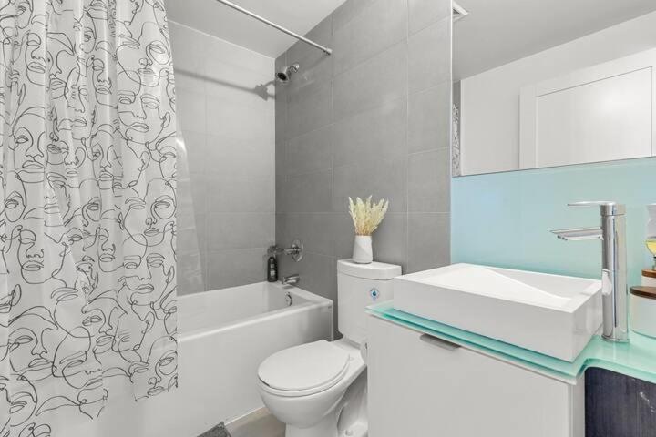 Luxury 2br Downtown Facing Cn Tower * Toronto