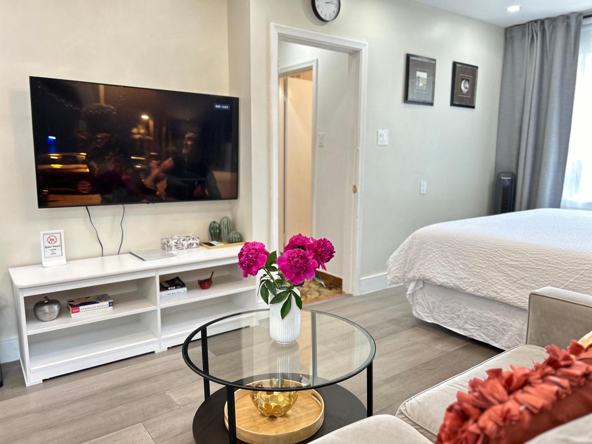Modern Lux Family - Kingbed - Near Sheppard W Station Privatunterkunft Toronto