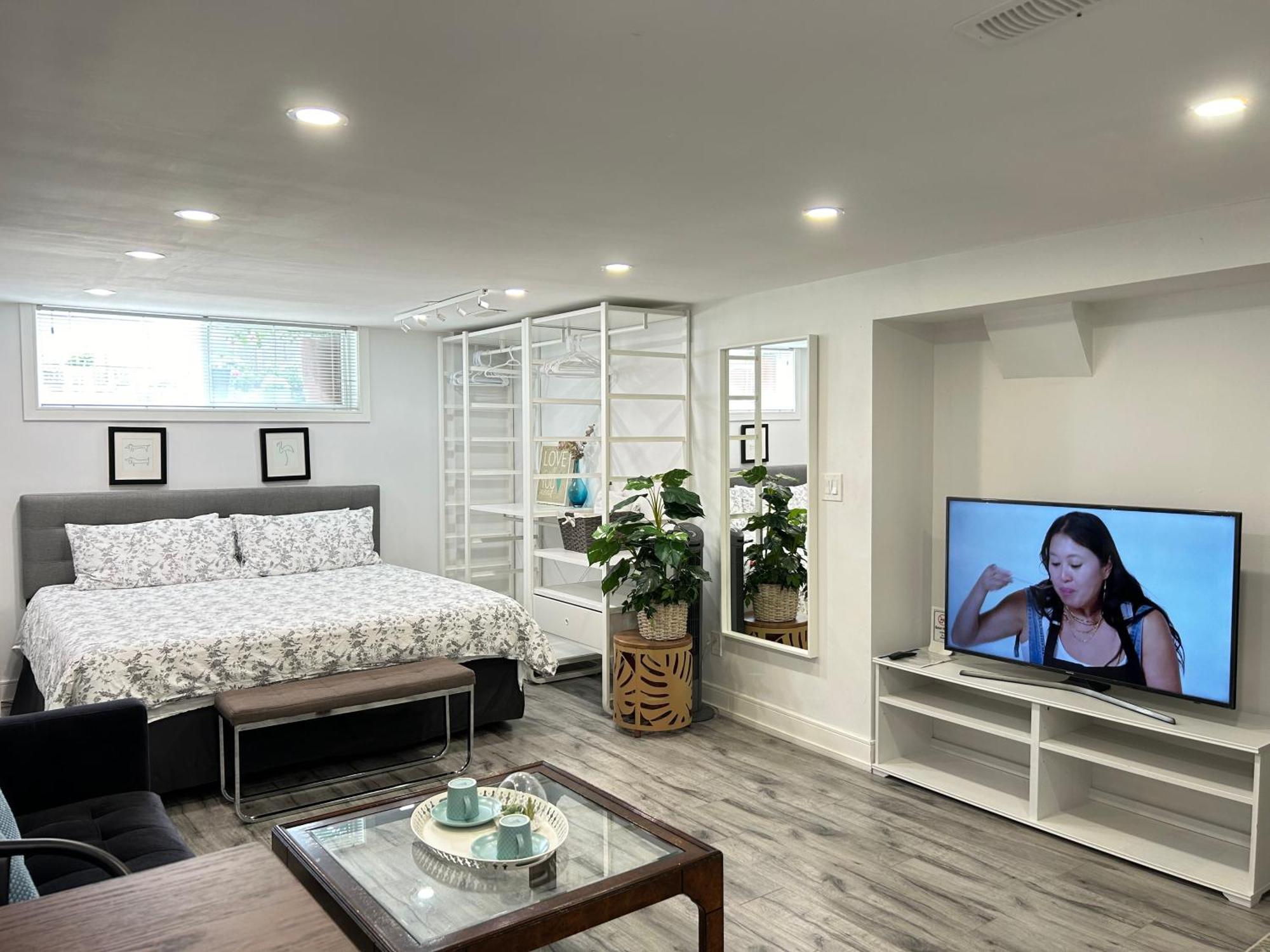 Modern Lux Family - Kingbed - Near Sheppard W Station Privatunterkunft Toronto