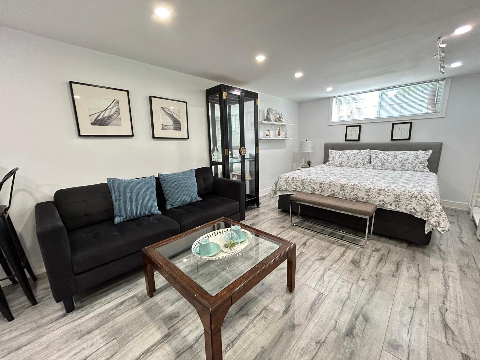Modern Lux Family - Kingbed - Near Sheppard W Station Privatunterkunft *
