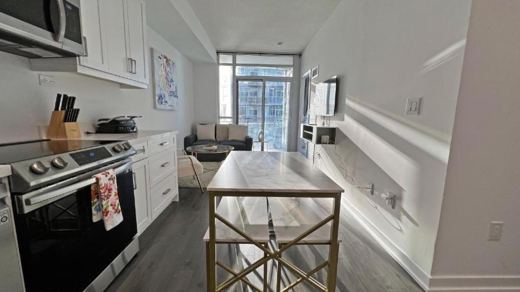 Cozy In Downtown + Free Parking Apartment *