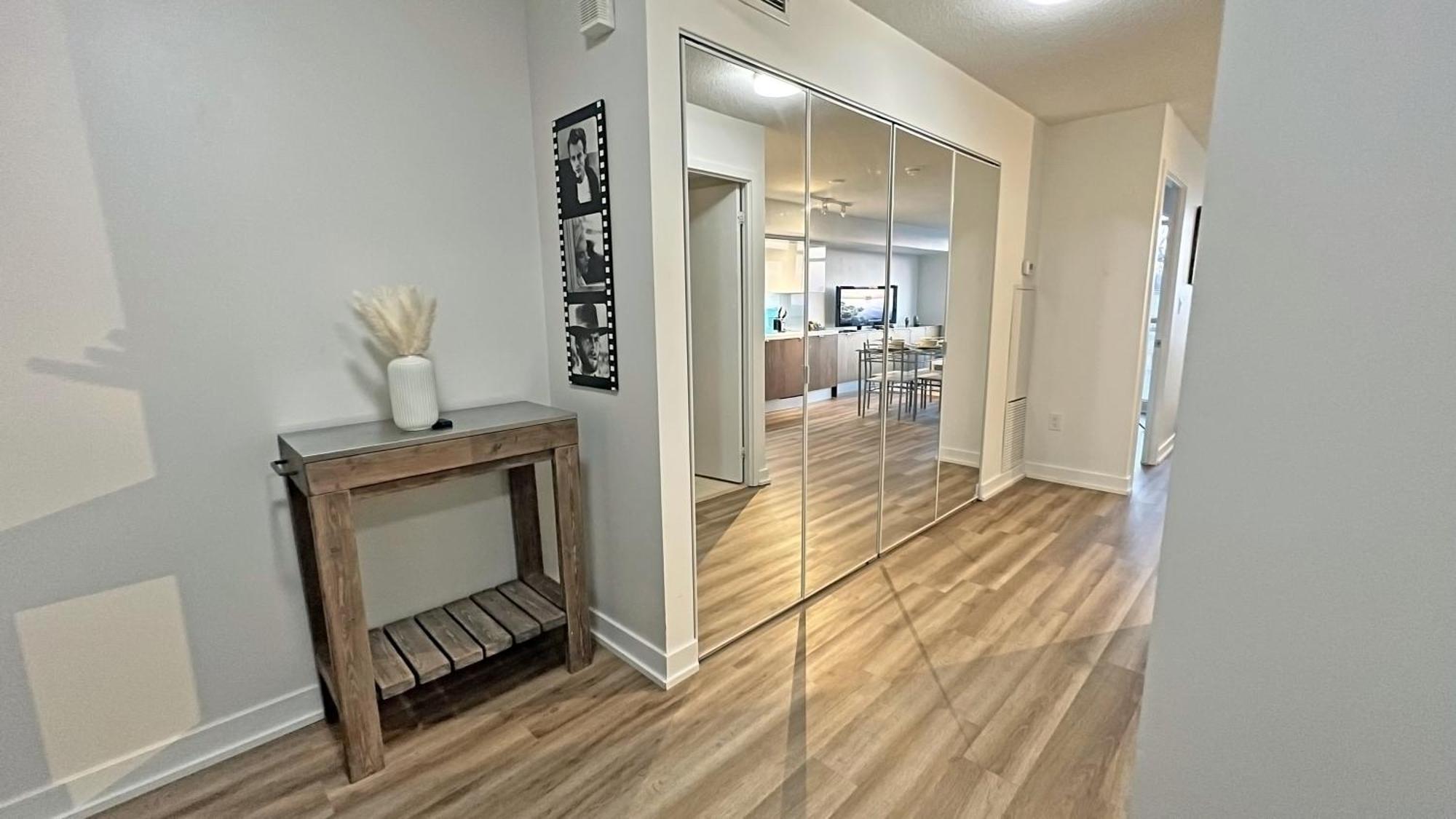Cozy In Downtown + Free Parking Apartment