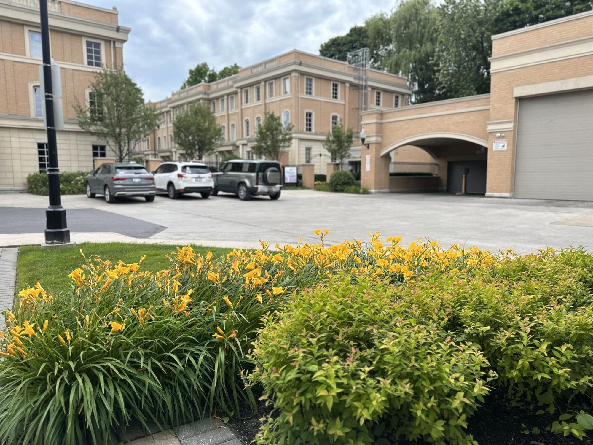 Immaculate Executive Townhouse 3br&3ba At Lawrence Park Ferienhaus Toronto