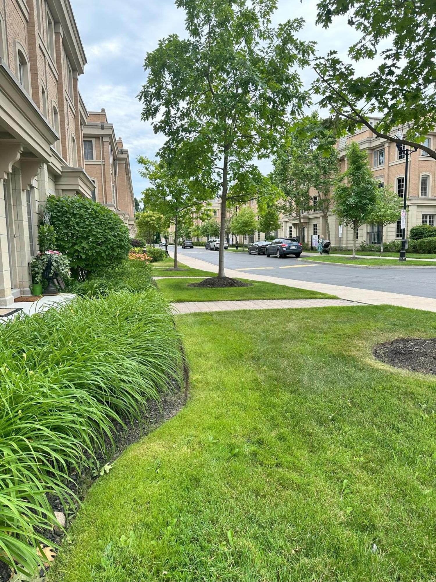 Immaculate Executive Townhouse 3br&3ba At Lawrence Park Ferienhaus *