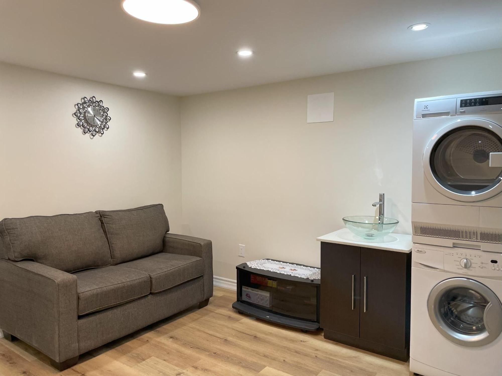 Newly-renovated 3br House, 12 Minutes To Airport * Toronto