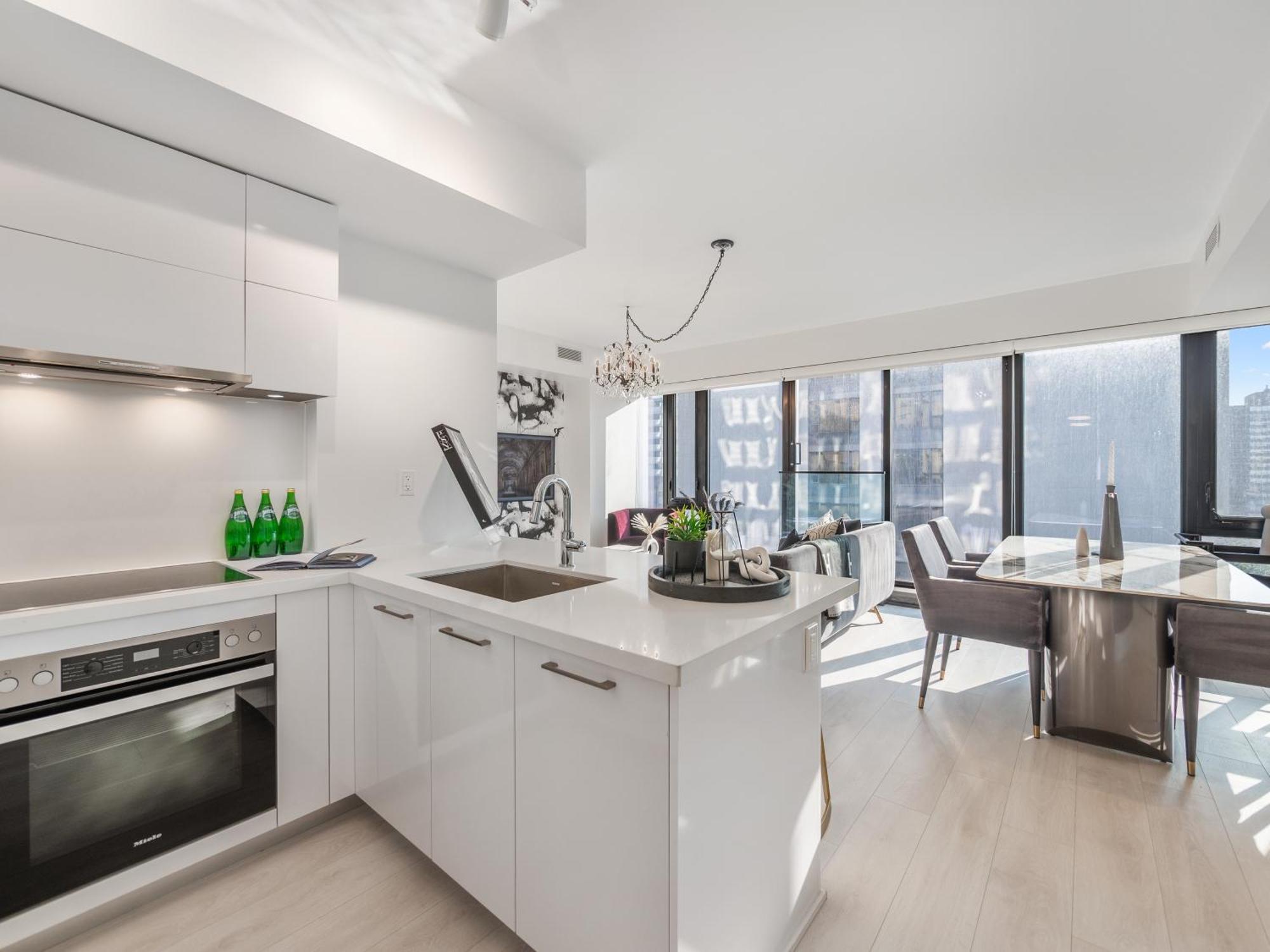 The Estate - Yorkville - Indoor Pool & Hot Tub Apartment