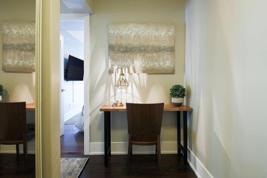 Luxury 2 & 3 Bedroom Downtown Apartment Toronto