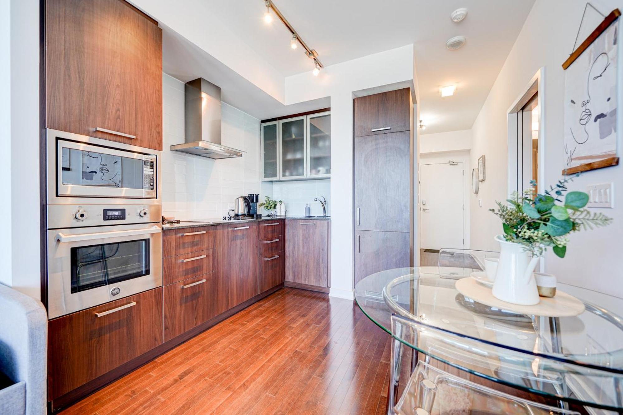 Royal York Apartment *