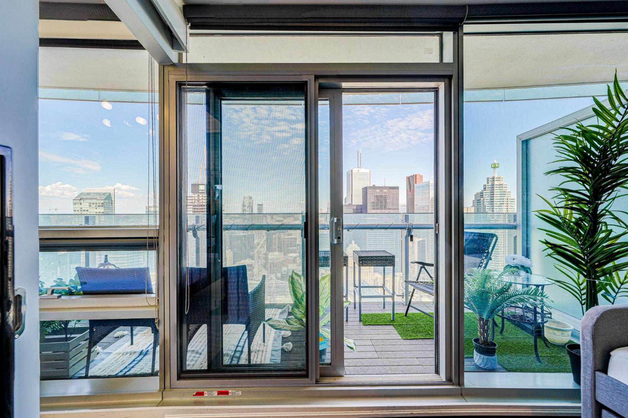 Royal York Apartment *