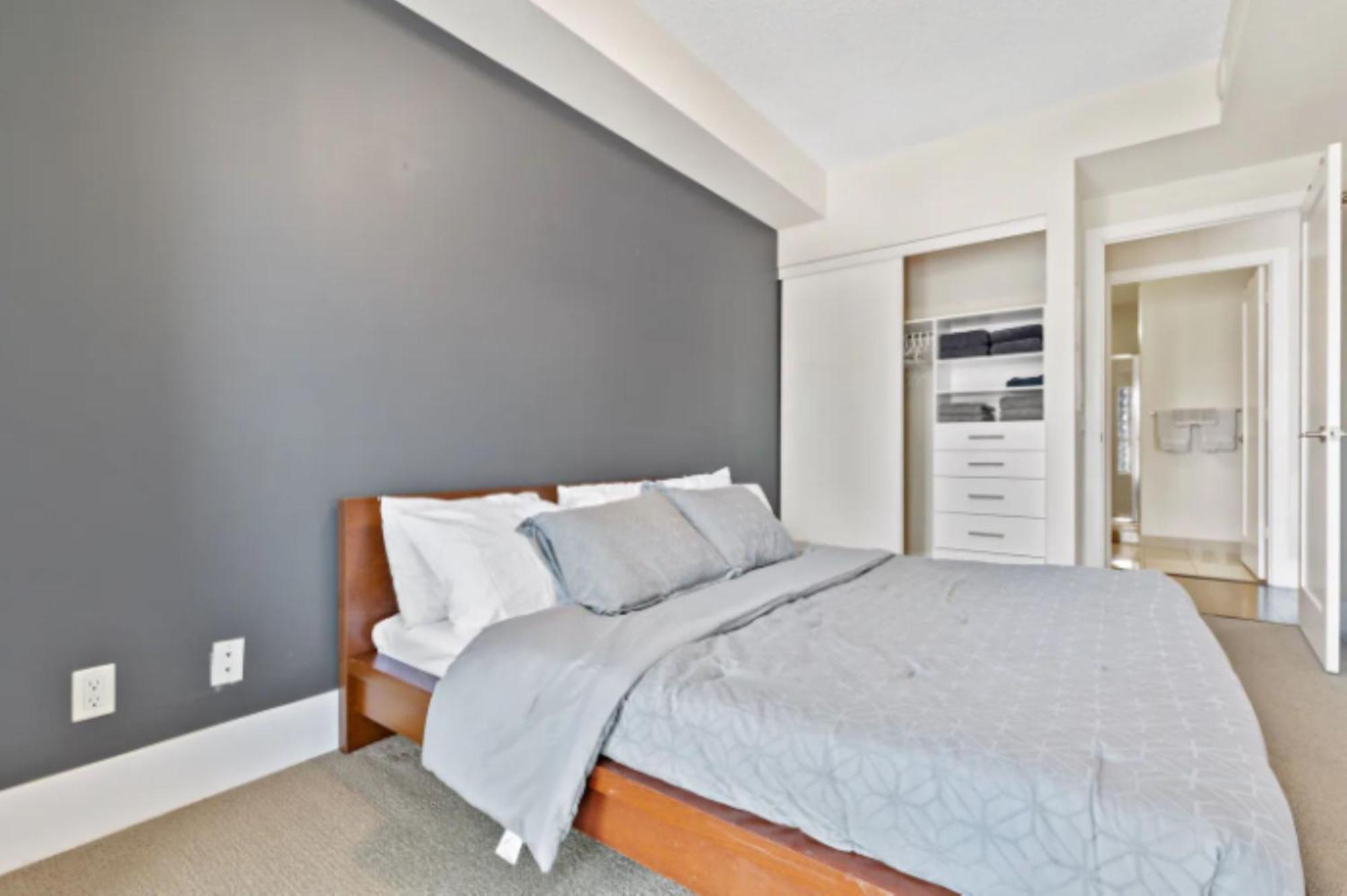 Comfort 300 Front Near Rogers Centre & Free Parking Apartment Toronto