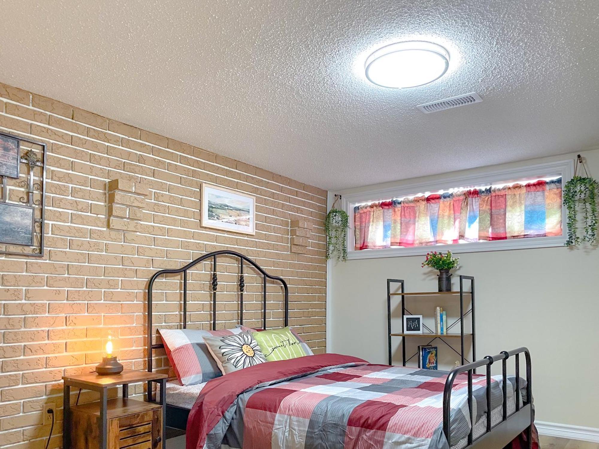 Newly-renovated 3br House, 12 Minutes To Airport Apartment Toronto