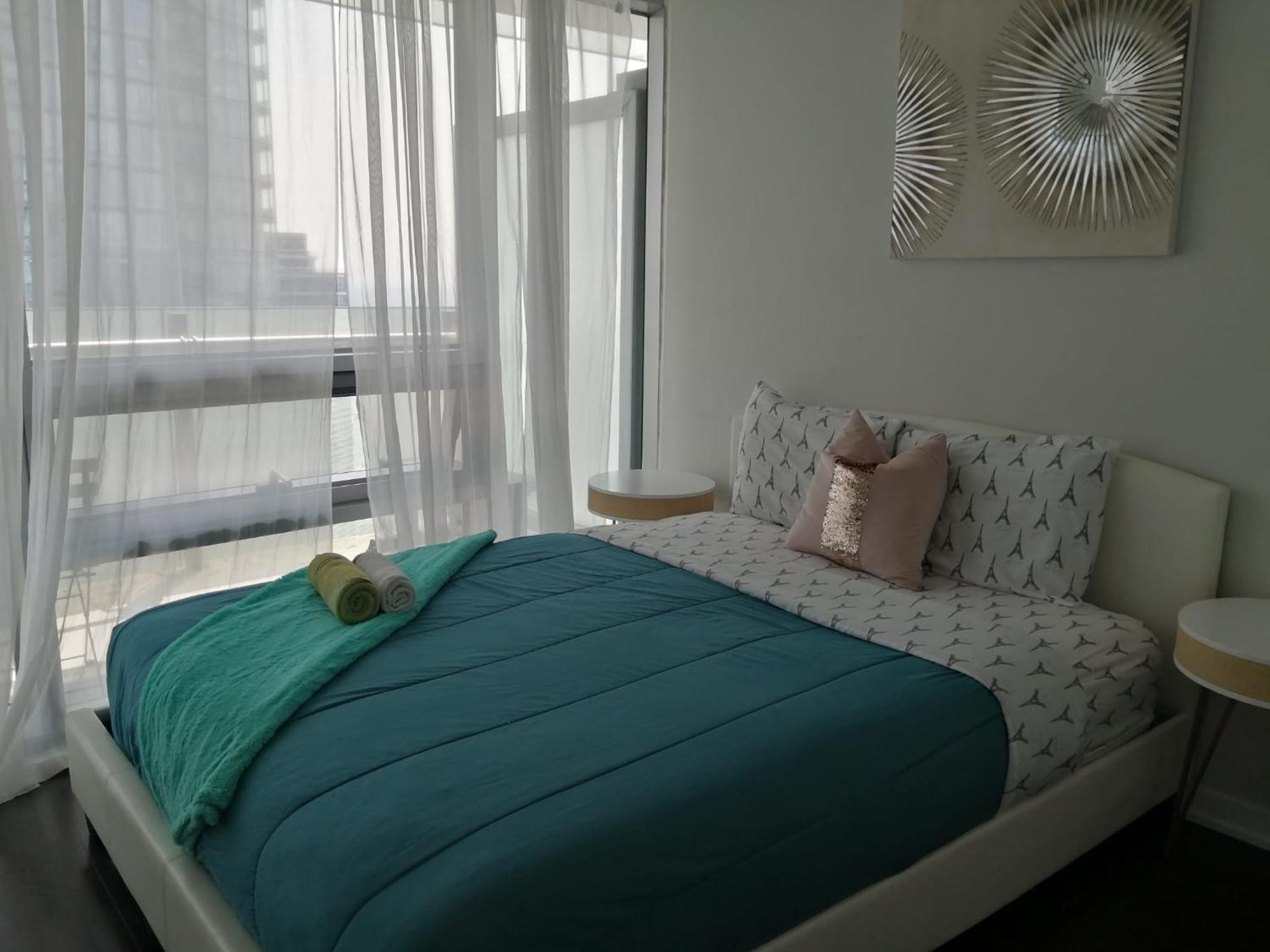 Above Clouds 3 Bedroom Downtown