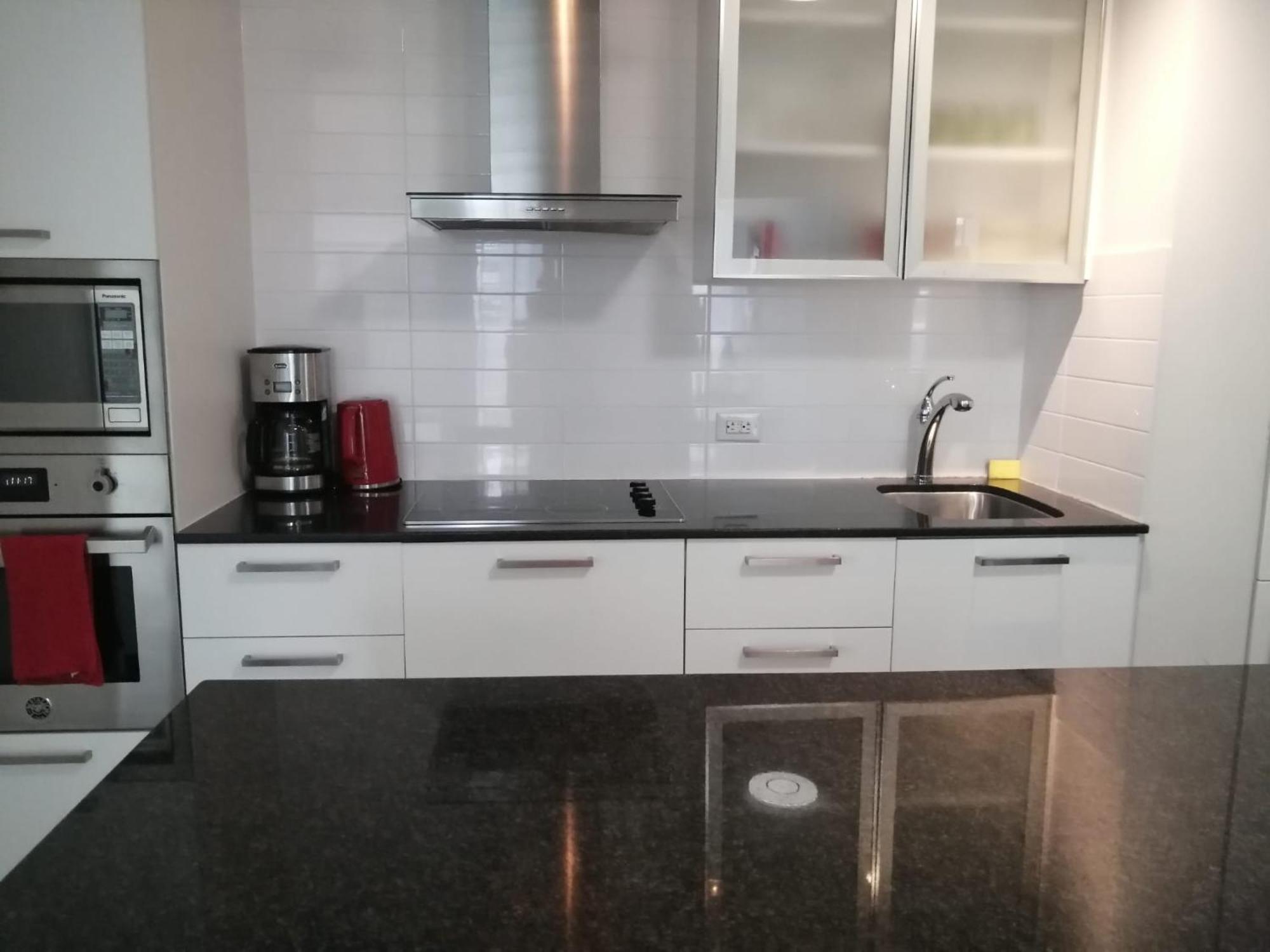 Above Clouds 3 Bedroom Downtown Apartment