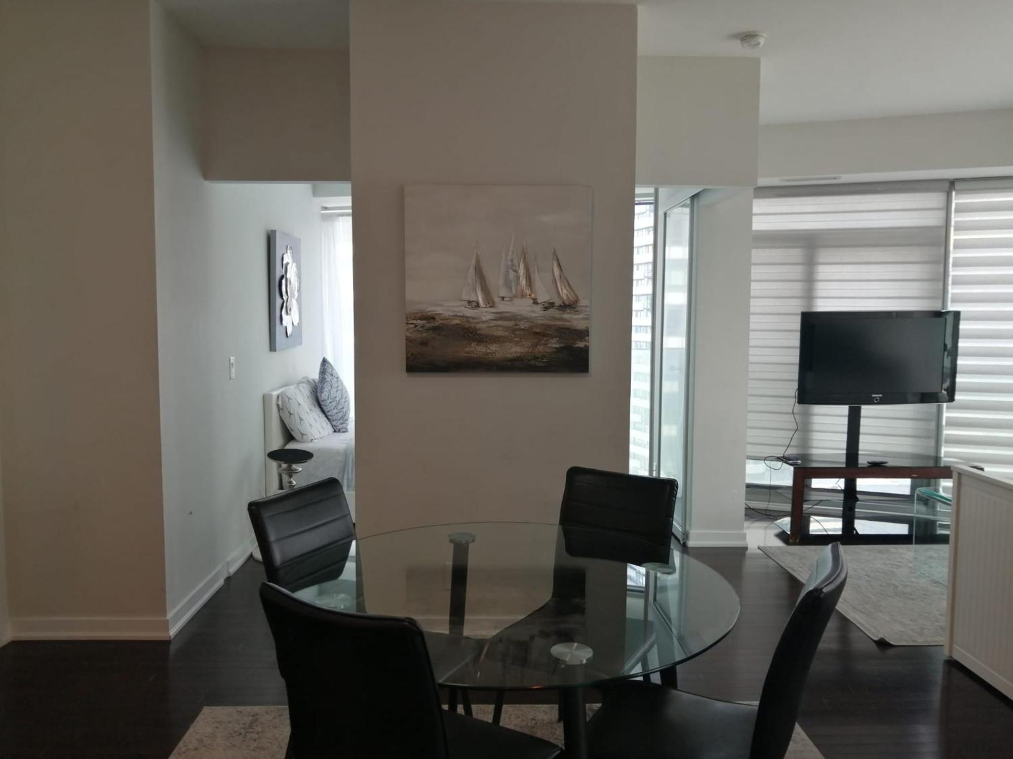 Above Clouds 3 Bedroom Downtown * Toronto