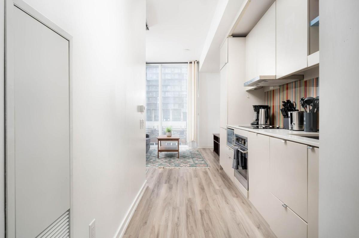 1bd Next To Queen St - Ideal Location Apartment *