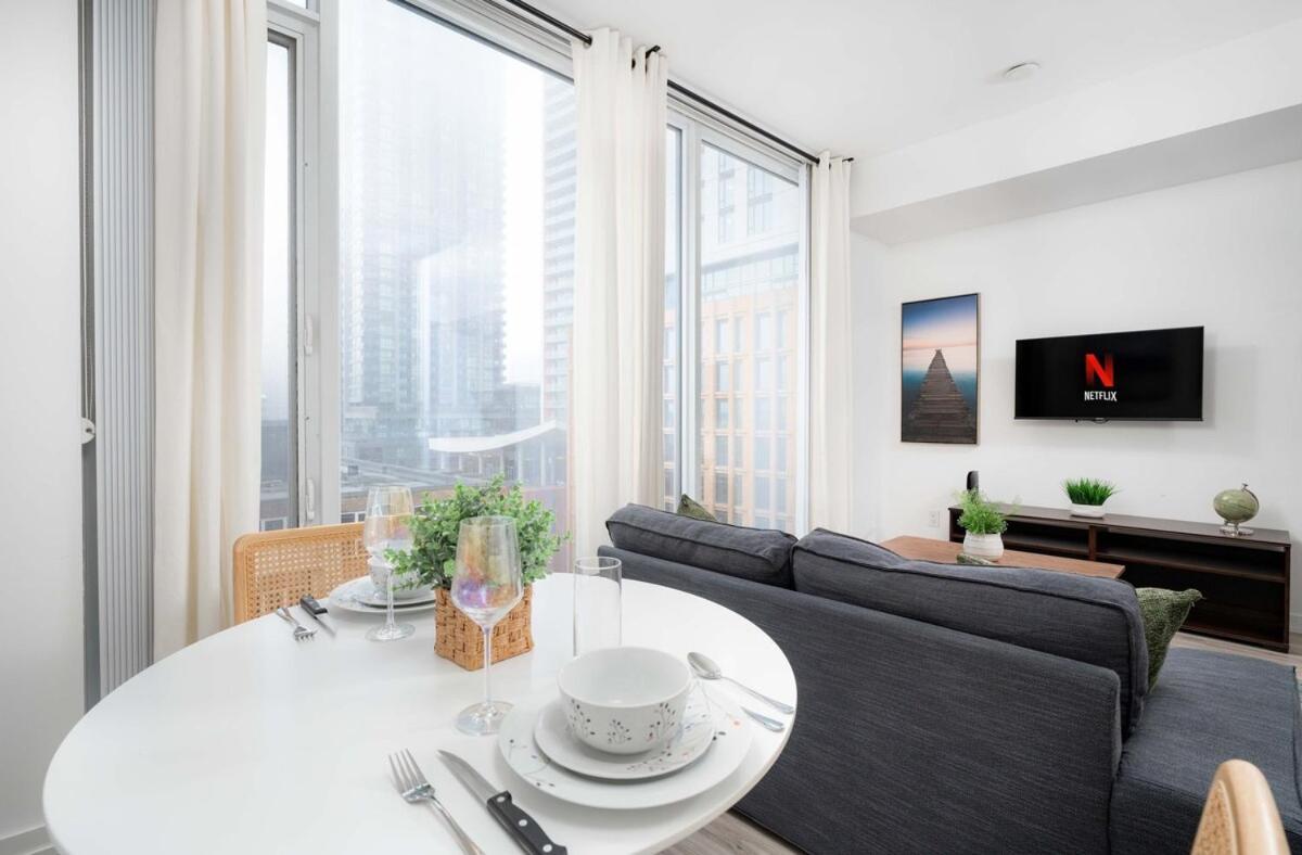 1bd Next To Queen St - Ideal Location Apartment
