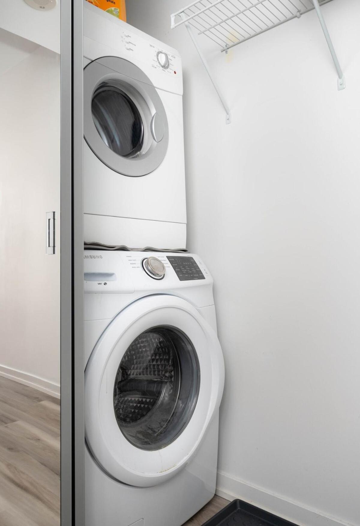 Apartment 1bd Next To Queen St - Ideal Location