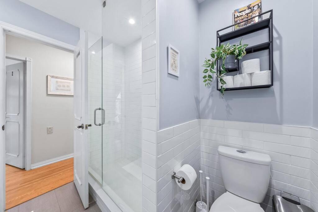 Private Bedroom In A House Close To Subway With Free Parking Holiday home