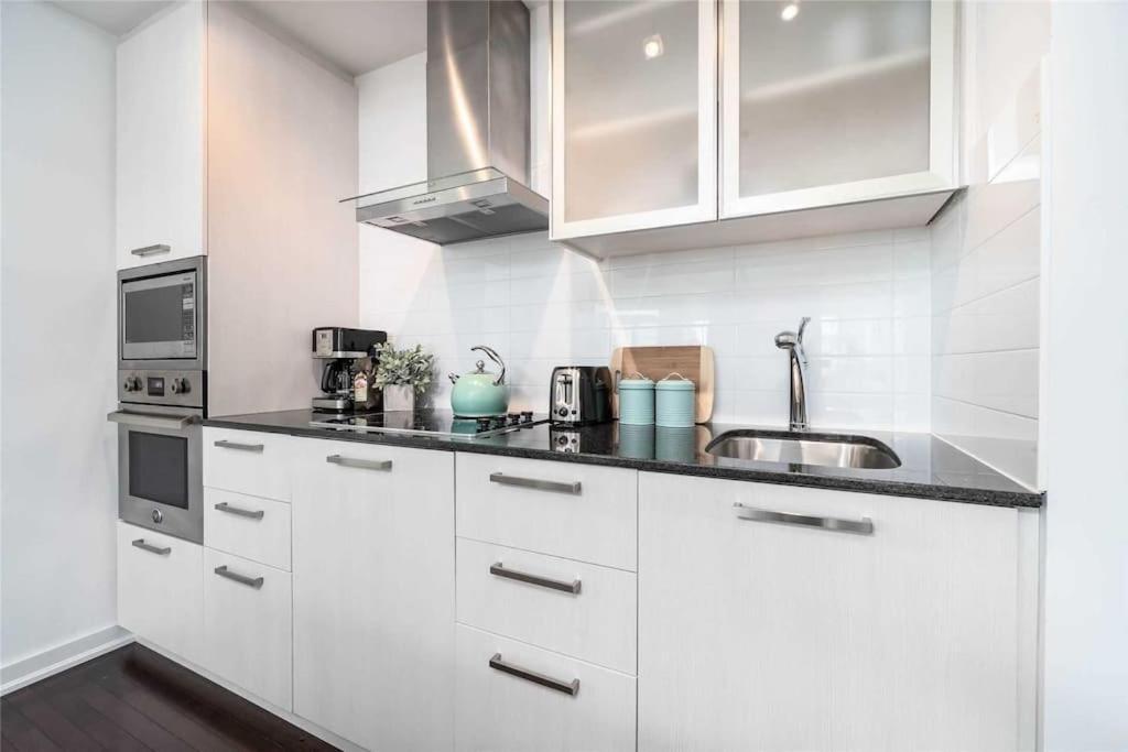 Apartment New Superior Lakeview Luxury 3-bedroom On High Floor *