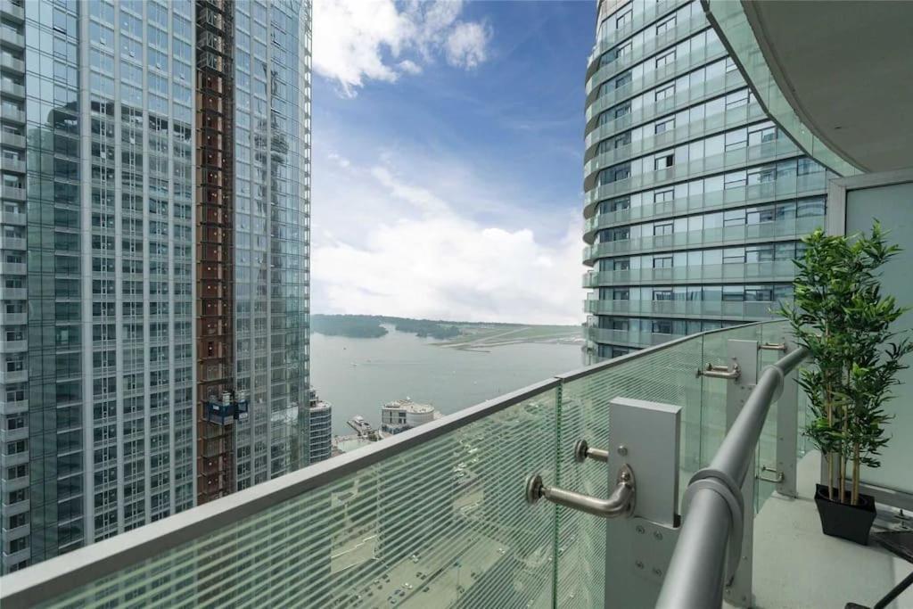 New Superior Lakeview Luxury Floor 3-bedroom On 48th Floor