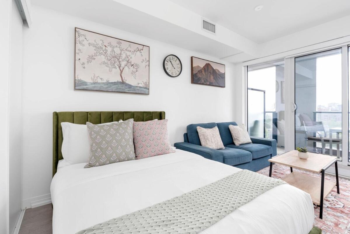 Chic By Eaton Centre Apartment *