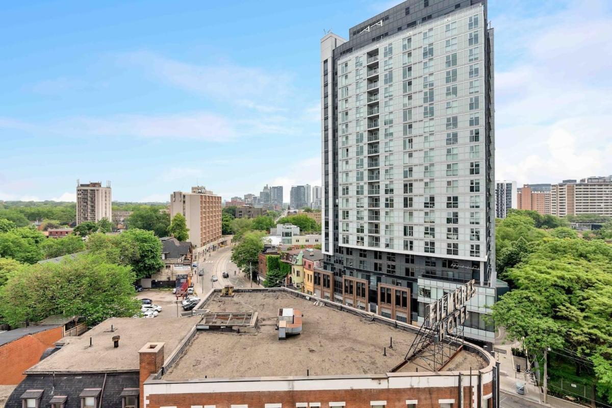 Chic By Eaton Centre Apartment *