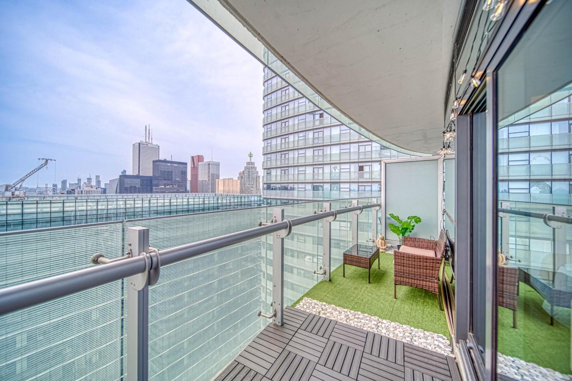Royal York Apartment *
