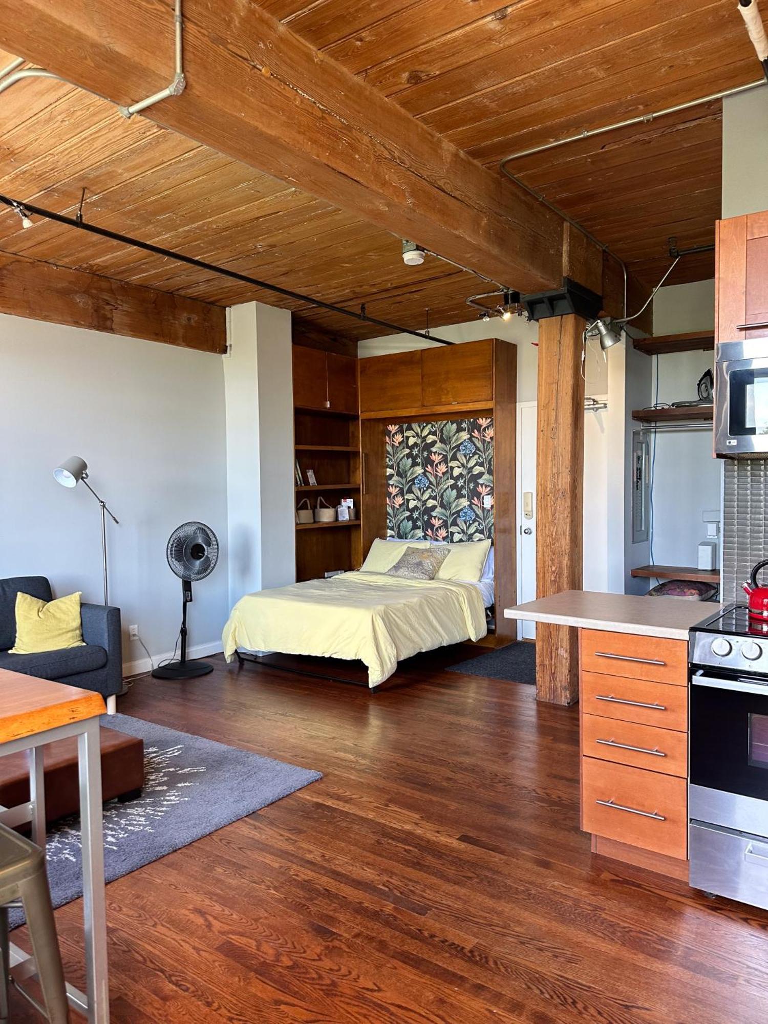 Cozy West End Apartment