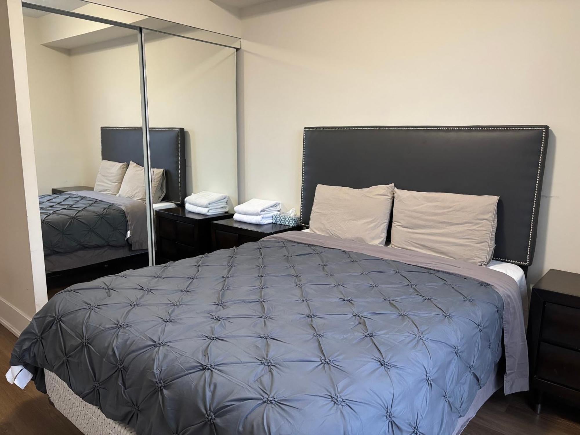 Apartment Downtown With Pool And Free Parking *